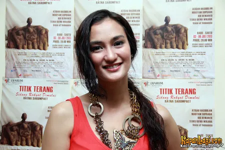 Foto Atiqah Hasiholan