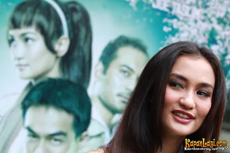 Foto Atiqah Hasiholan