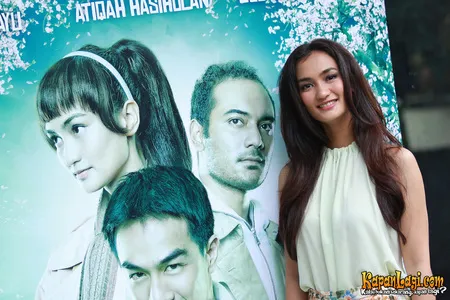 Foto Atiqah Hasiholan