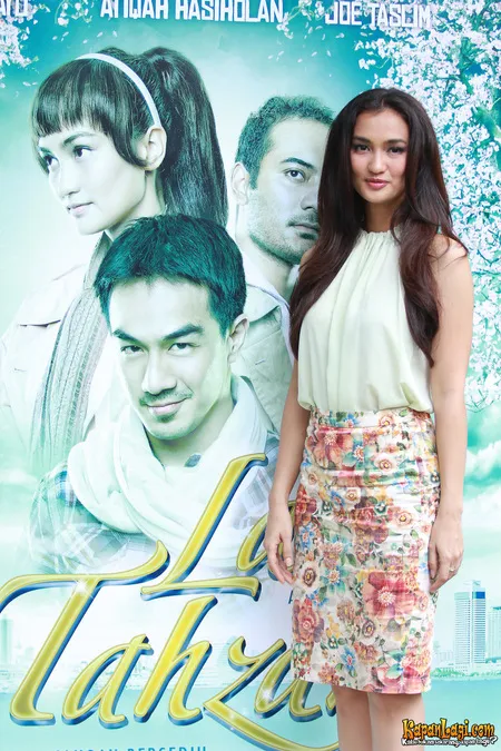 Foto Atiqah Hasiholan