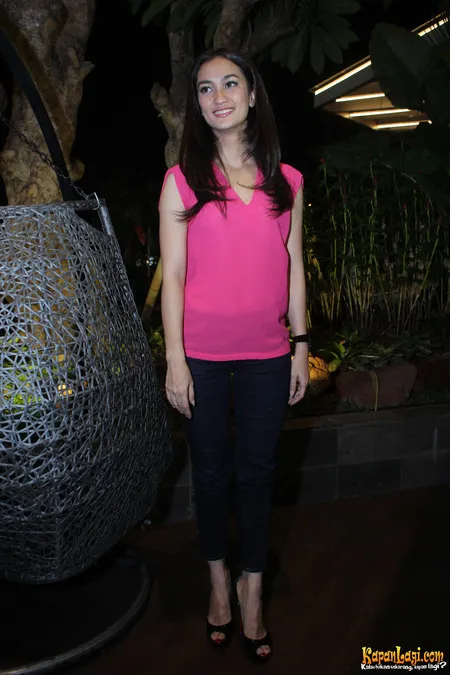 Foto Atiqah Hasiholan