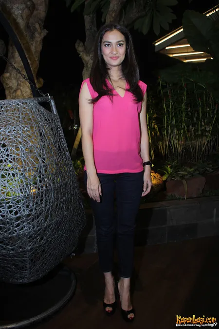 Foto Atiqah Hasiholan