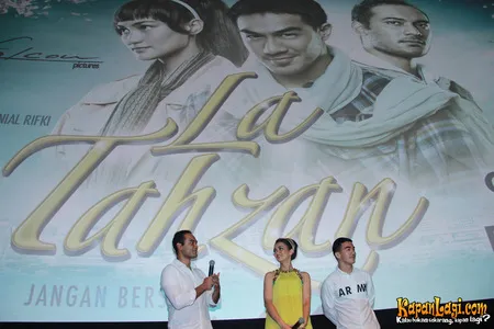 Foto Atiqah Hasiholan