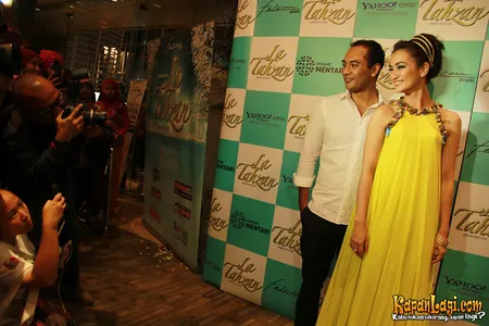 Foto Atiqah Hasiholan