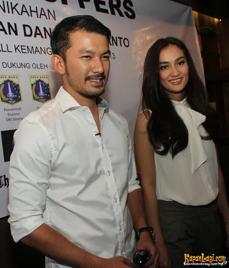 Foto Atiqah Hasiholan