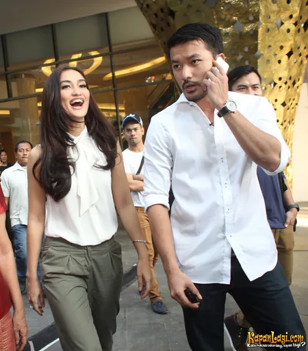 Foto Atiqah Hasiholan