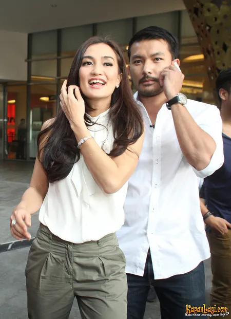 Foto Atiqah Hasiholan