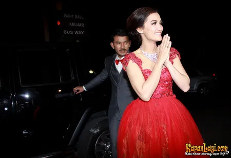 Foto Atiqah Hasiholan