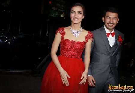 Foto Atiqah Hasiholan