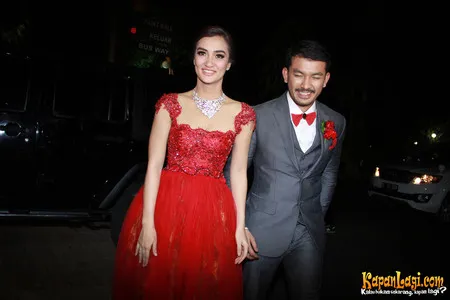 Foto Atiqah Hasiholan