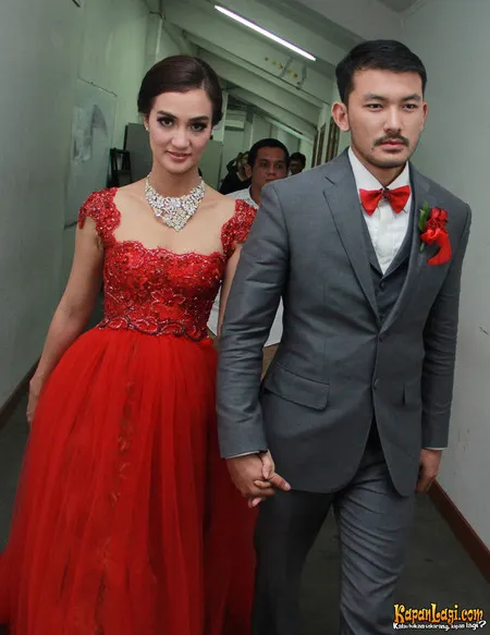 Foto Atiqah Hasiholan