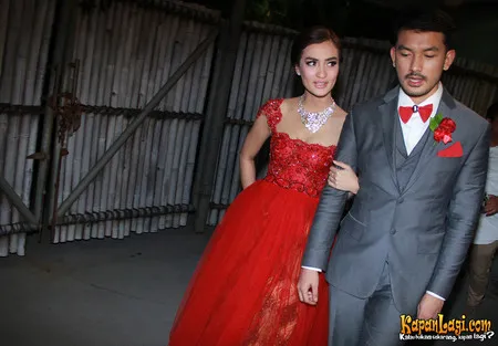 Foto Atiqah Hasiholan