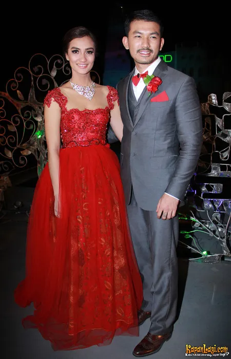 Foto Atiqah Hasiholan