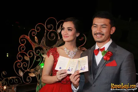 Foto Atiqah Hasiholan