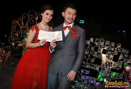 Foto Atiqah Hasiholan