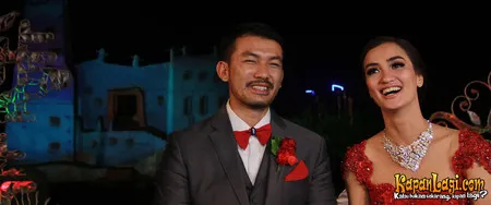 Foto Atiqah Hasiholan