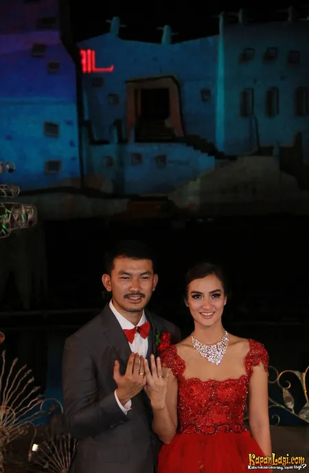 Foto Atiqah Hasiholan