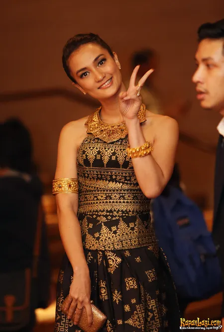 Foto Atiqah Hasiholan
