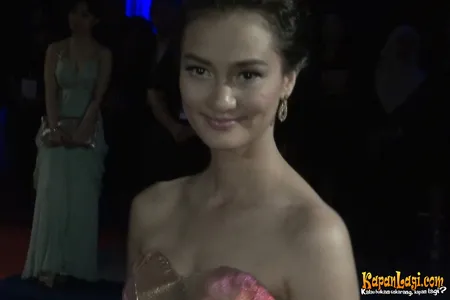 Foto Atiqah Hasiholan