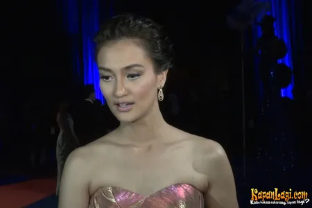 Foto Atiqah Hasiholan