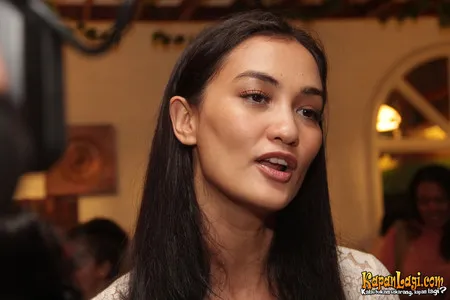 Foto Atiqah Hasiholan