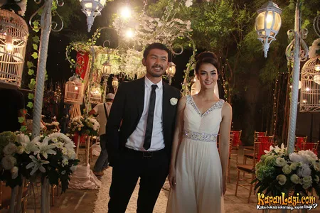Foto Atiqah Hasiholan