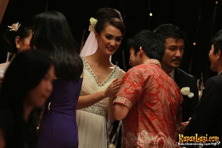 Foto Atiqah Hasiholan