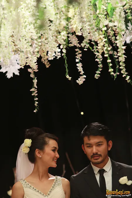 Foto Atiqah Hasiholan