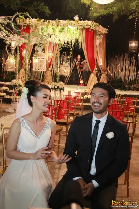 Foto Atiqah Hasiholan