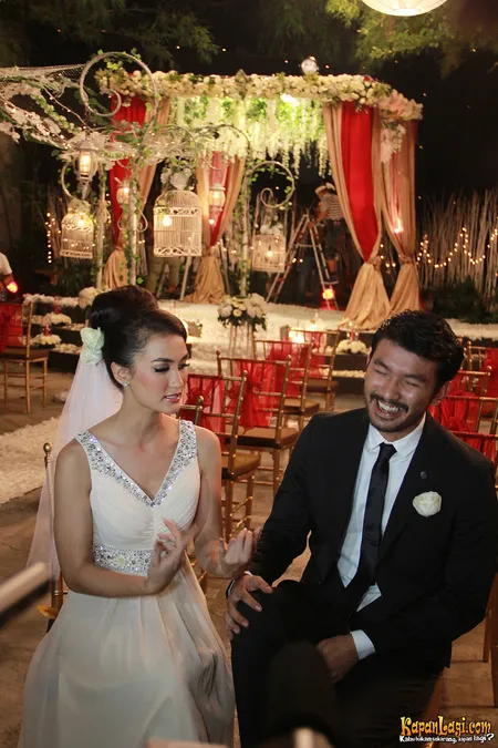 Foto Atiqah Hasiholan