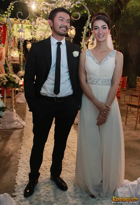 Foto Atiqah Hasiholan