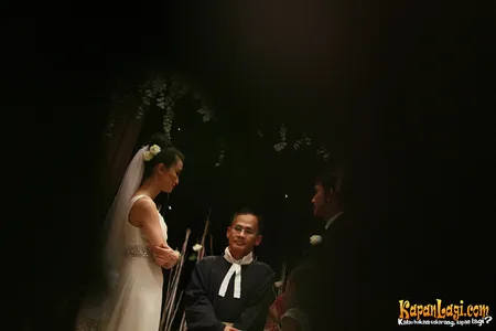 Foto Atiqah Hasiholan