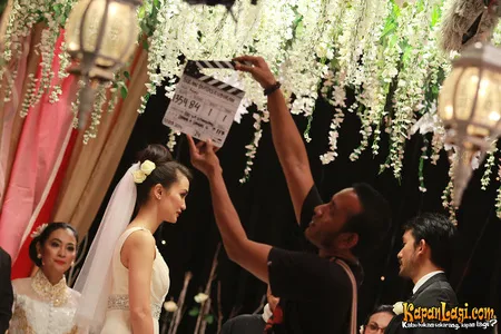 Foto Atiqah Hasiholan