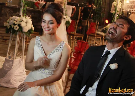 Foto Atiqah Hasiholan