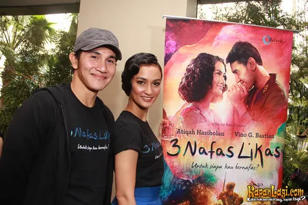 Foto Atiqah Hasiholan