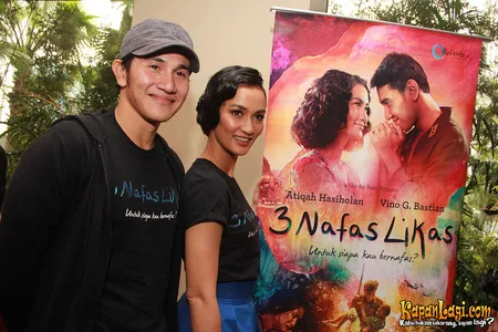 Foto Atiqah Hasiholan