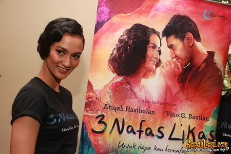 Foto Atiqah Hasiholan