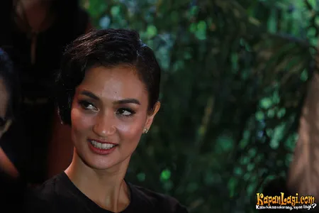 Foto Atiqah Hasiholan