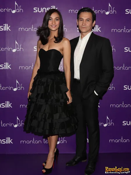 Foto Atiqah Hasiholan