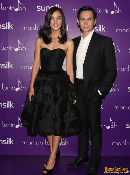 Foto Atiqah Hasiholan