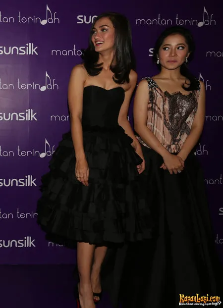 Foto Atiqah Hasiholan