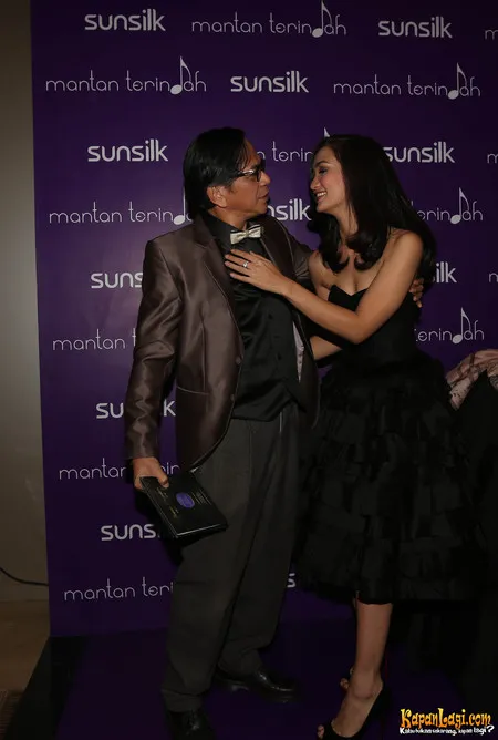 Foto Atiqah Hasiholan