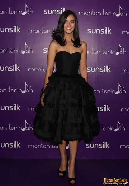 Foto Atiqah Hasiholan