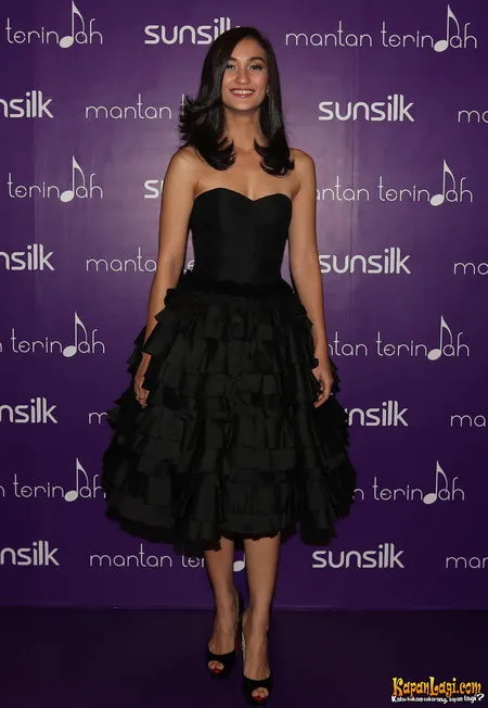 Foto Atiqah Hasiholan