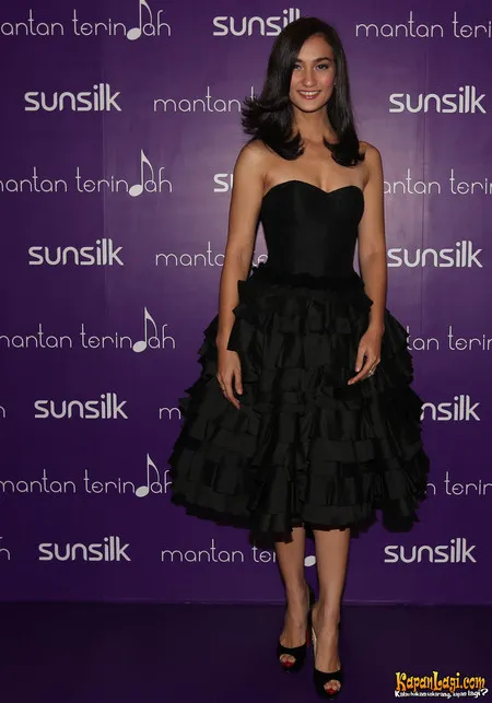 Foto Atiqah Hasiholan