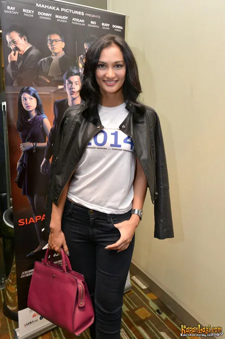 Foto Atiqah Hasiholan