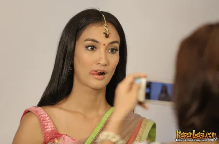 Foto Atiqah Hasiholan