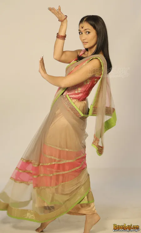 Foto Atiqah Hasiholan