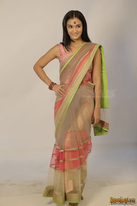 Foto Atiqah Hasiholan