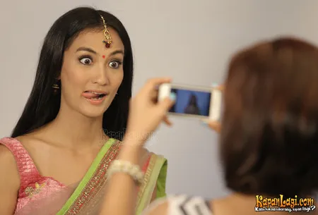 Foto Atiqah Hasiholan